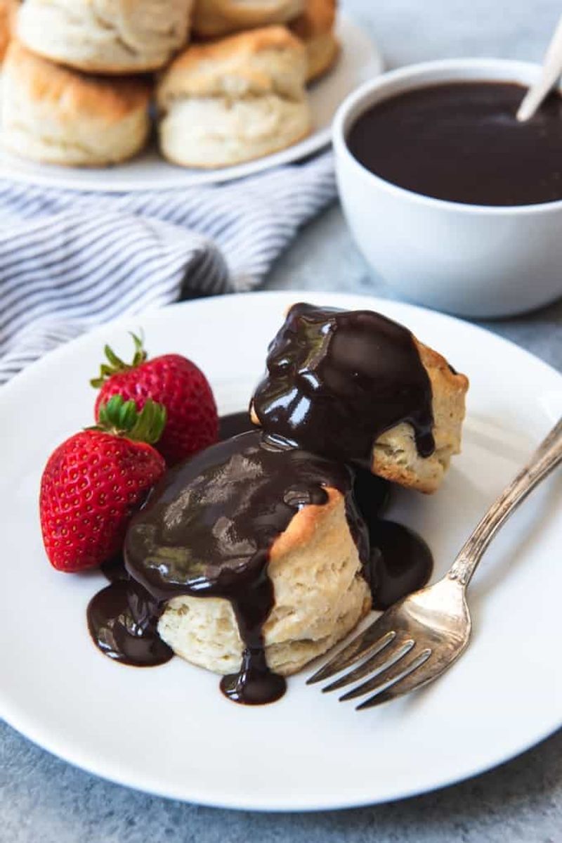 Arkansas – Biscuits & Chocolate Gravy