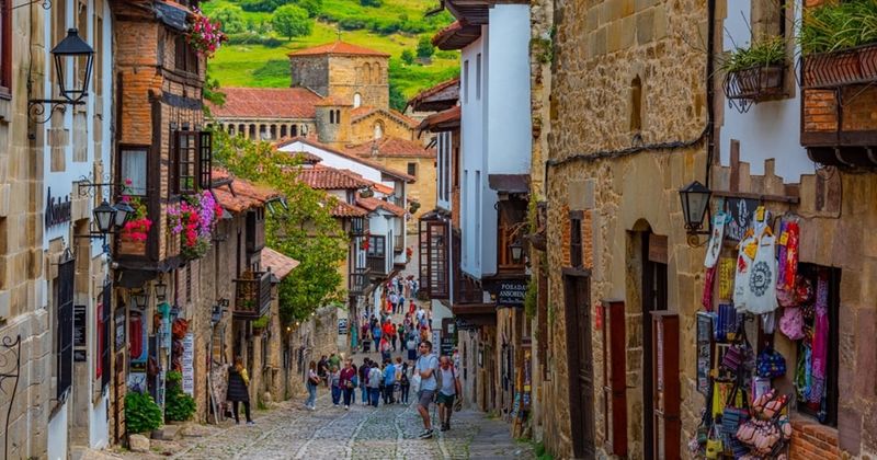 Santillana del Mar - Cobblestone Chaos