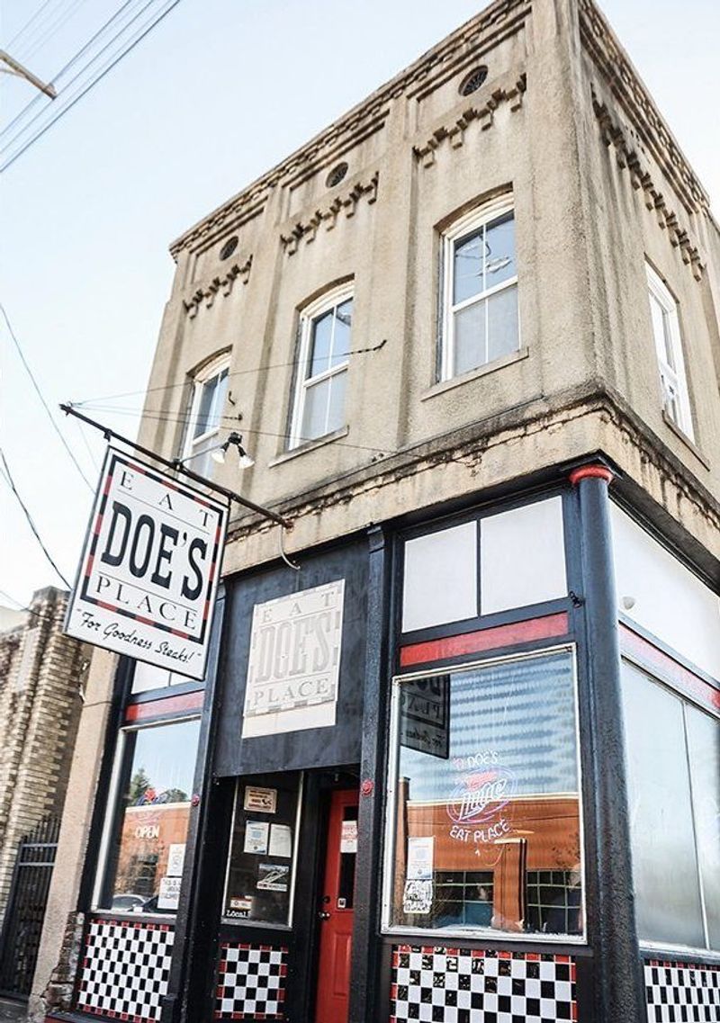 Arkansas: Doe’s Eat Place (Little Rock)