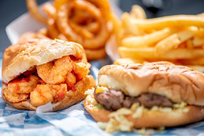 El's Drive-In - Morehead City's Shrimp Burger Sanctuary