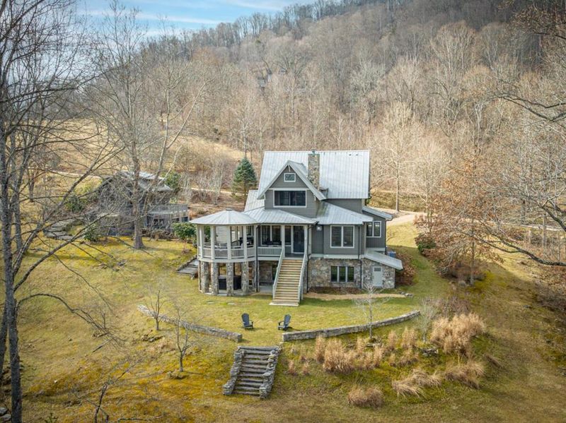 Mountain Whisper Lodge