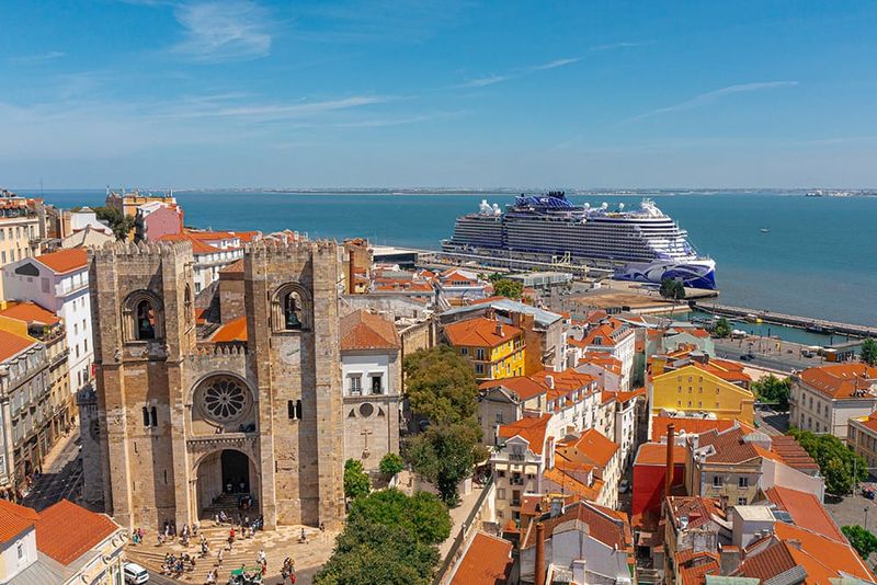 Cruise Ship: Diverse Destinations