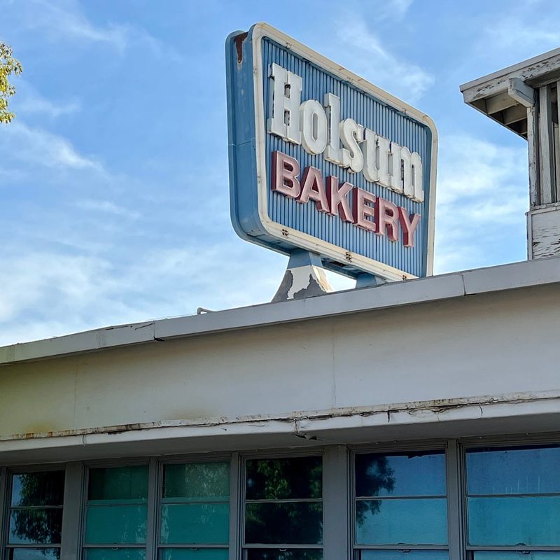 Holsum Bakery