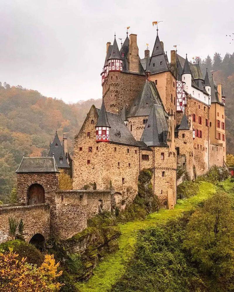 Eltz Castle: Germany's Enchanted Valley Treasure
