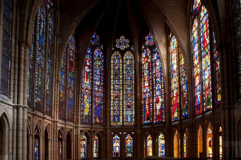 León - Stained Glass Wonder
