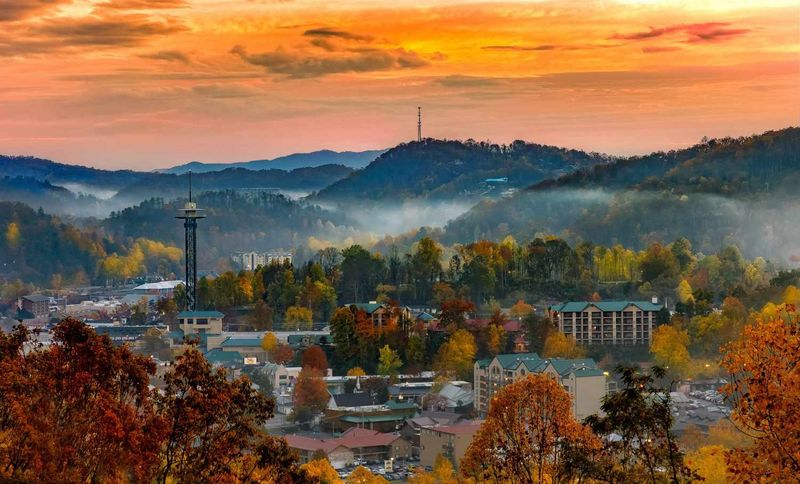 Gatlinburg, Tennessee - Smoky Mountain Gateway
