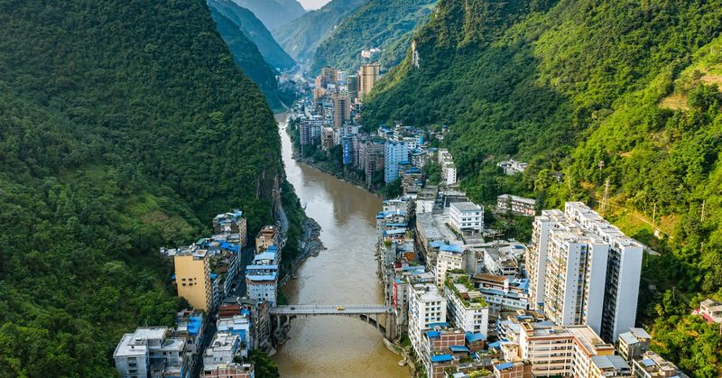Yanjin, China: The Narrowest City