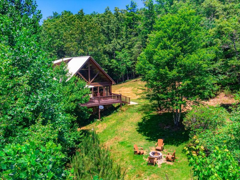 Hillside Hideaway Inn