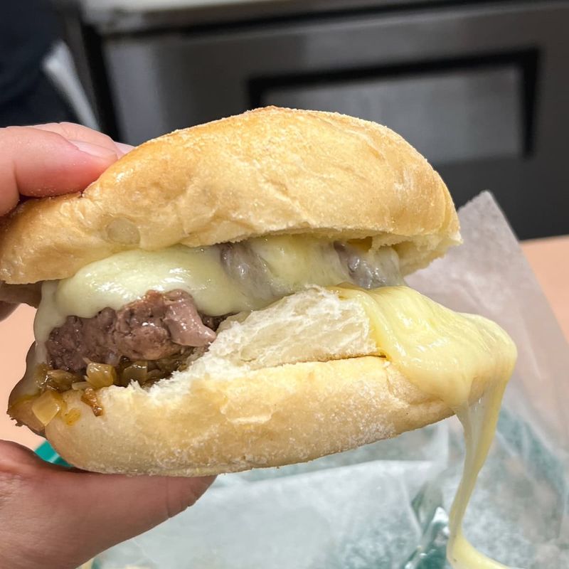 Connecticut – Steamed Cheeseburger