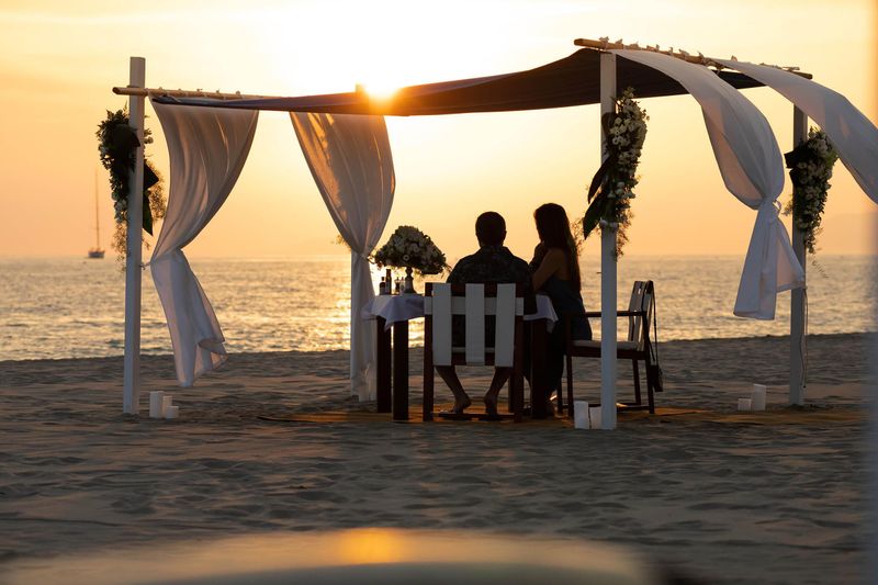 Beach House: Romantic Getaway