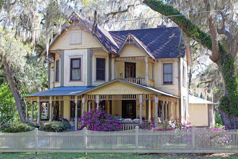 McIntosh's Victorian Showcase