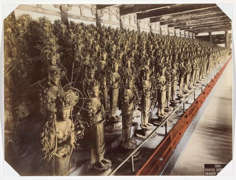 Sanjusangen-do Hall When Tsubame Kitaru (Swallows Arrive)