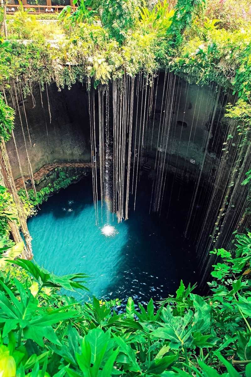 Cenote Ik Kil, Mexico