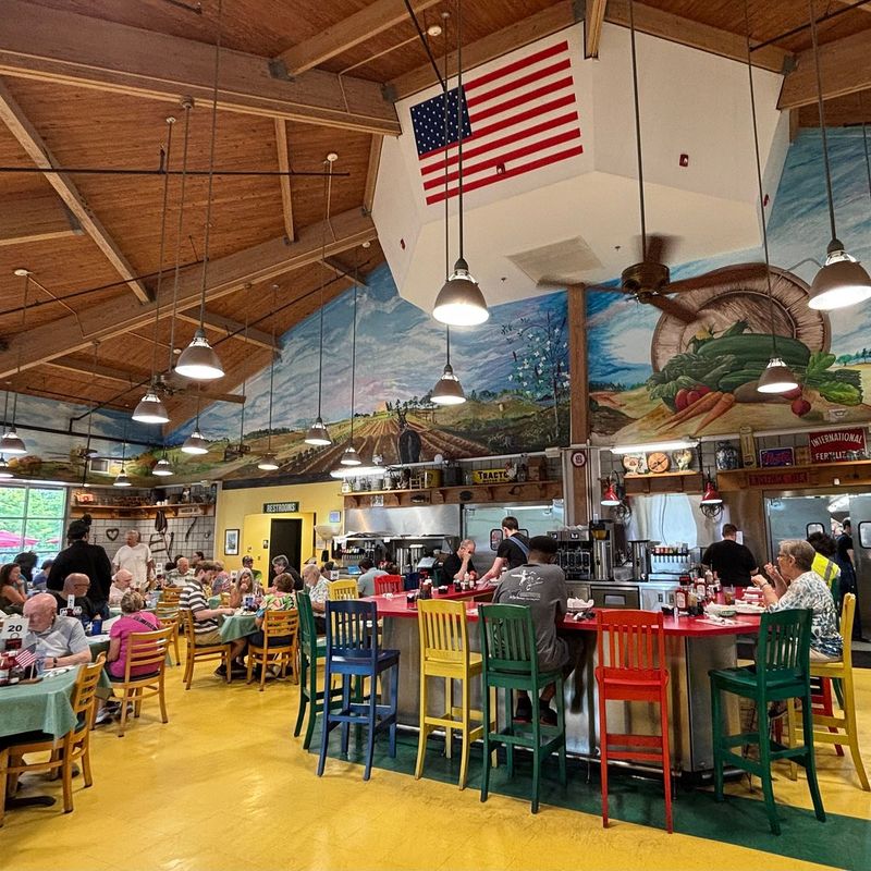 State Farmer's Market Restaurant - Raleigh's Farm-Fresh Phenomenon