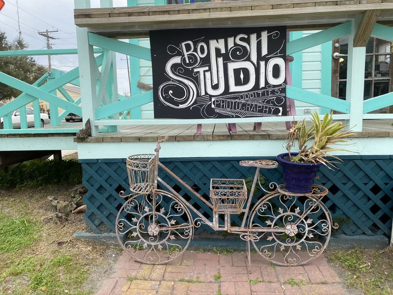 Peaceful, Small-Town Island Vibes