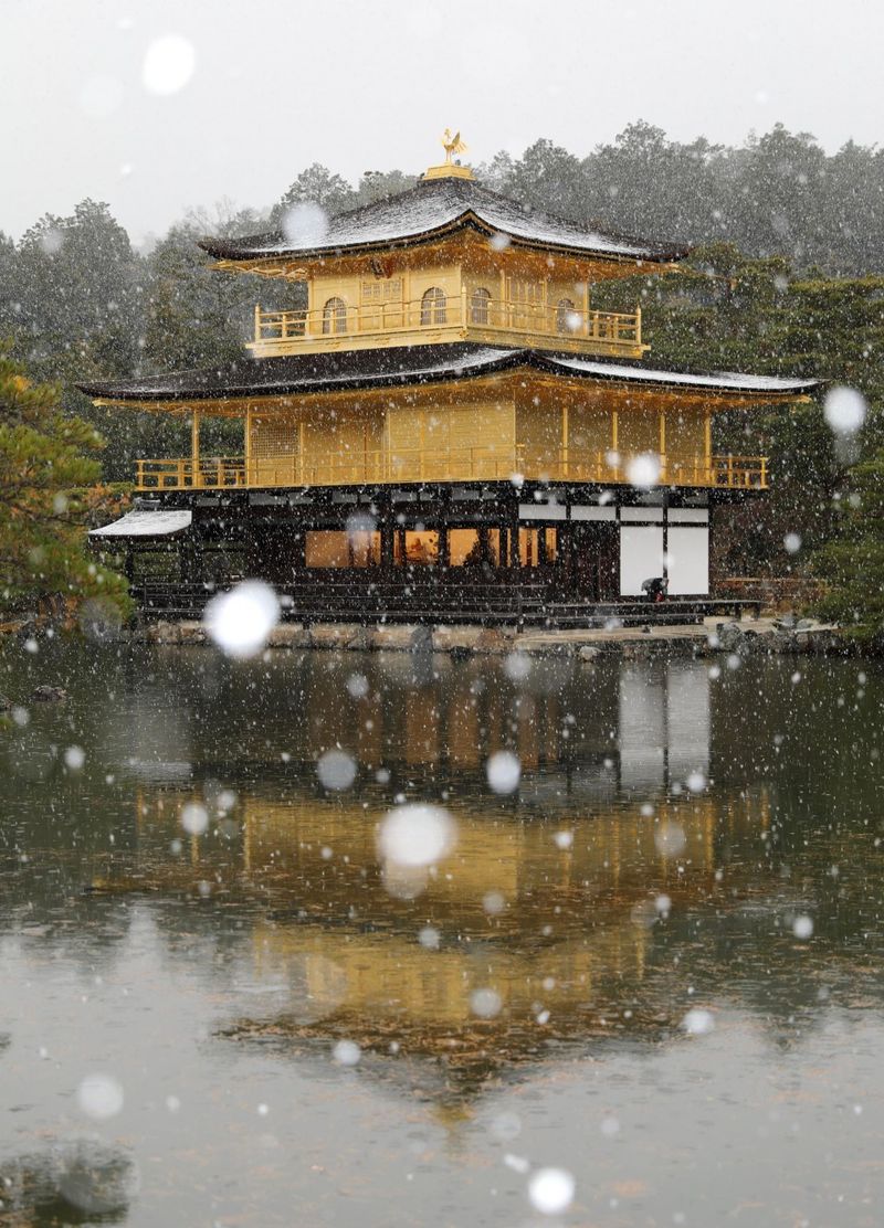 Kinkaku-ji Golden Pavilion When Yuki Hajimete Furu (First Snow Falls)