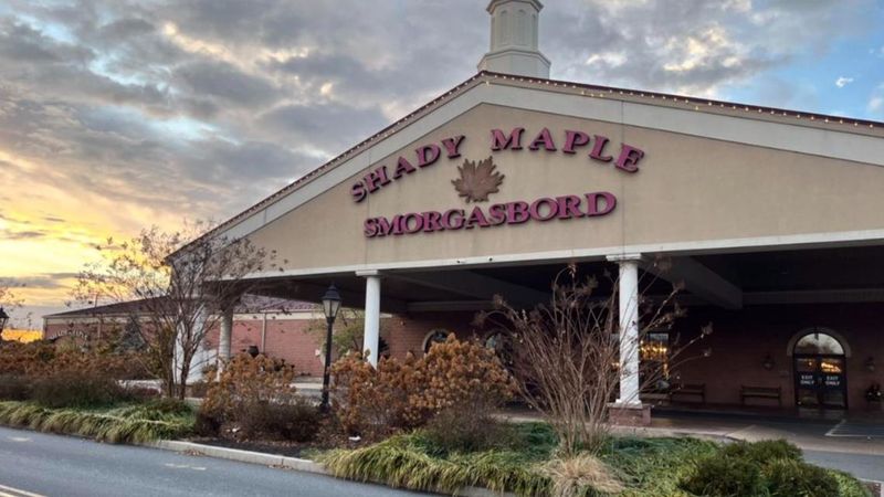 Shady Maple Smorgasbord - Pennsylvania Dutch Paradise
