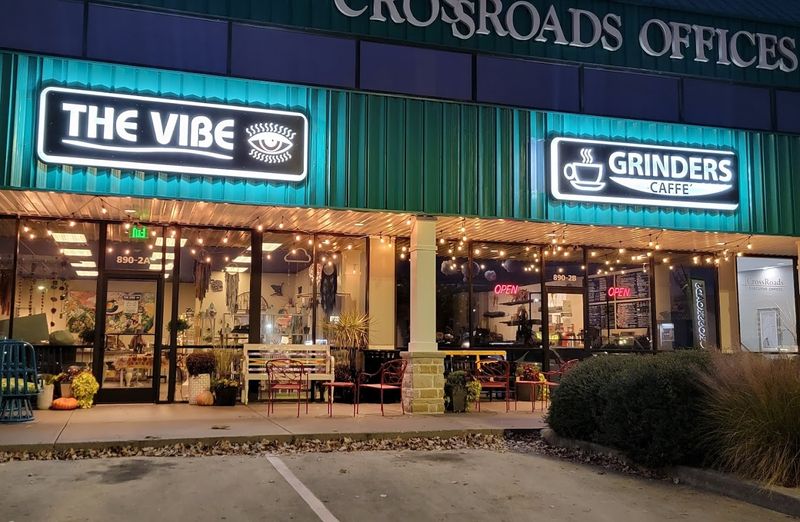 Grinders Caffé – Leland