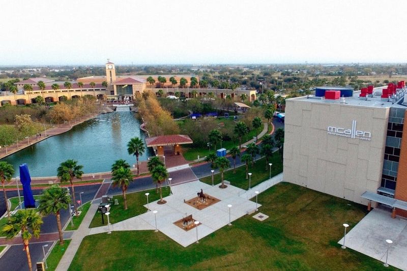 Laredo, Texas: Border City Breakthrough