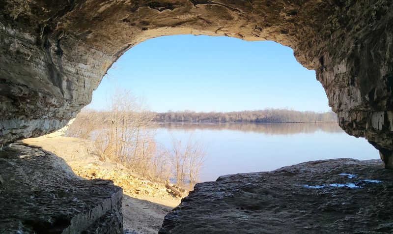 Illinois: Cave-in-Rock State Park