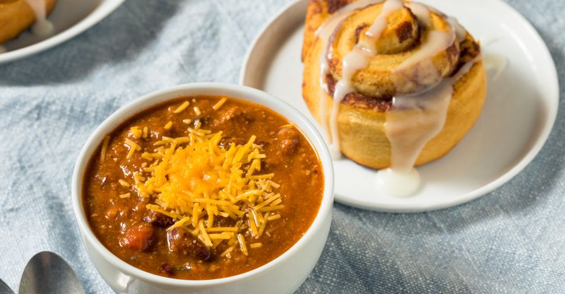 Kansas – Chili & Cinnamon Rolls