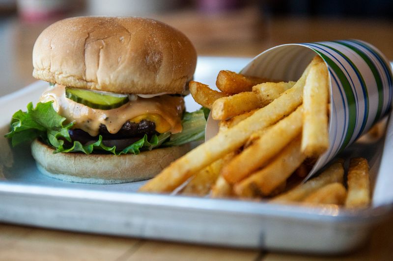 Iowa – Classic Cheeseburger