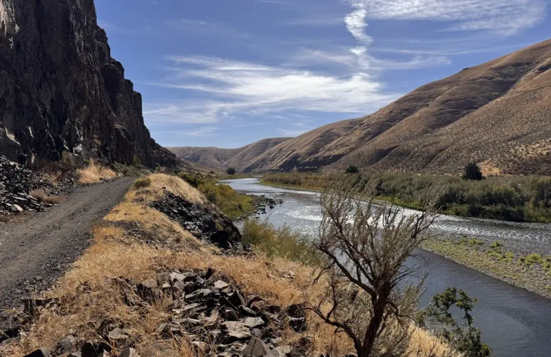 Pinnacles Trail Leads to Spectacular Canyon Overlooks