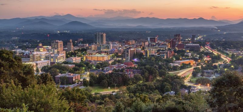 Asheville, North Carolina: Mountain Arts Enclave