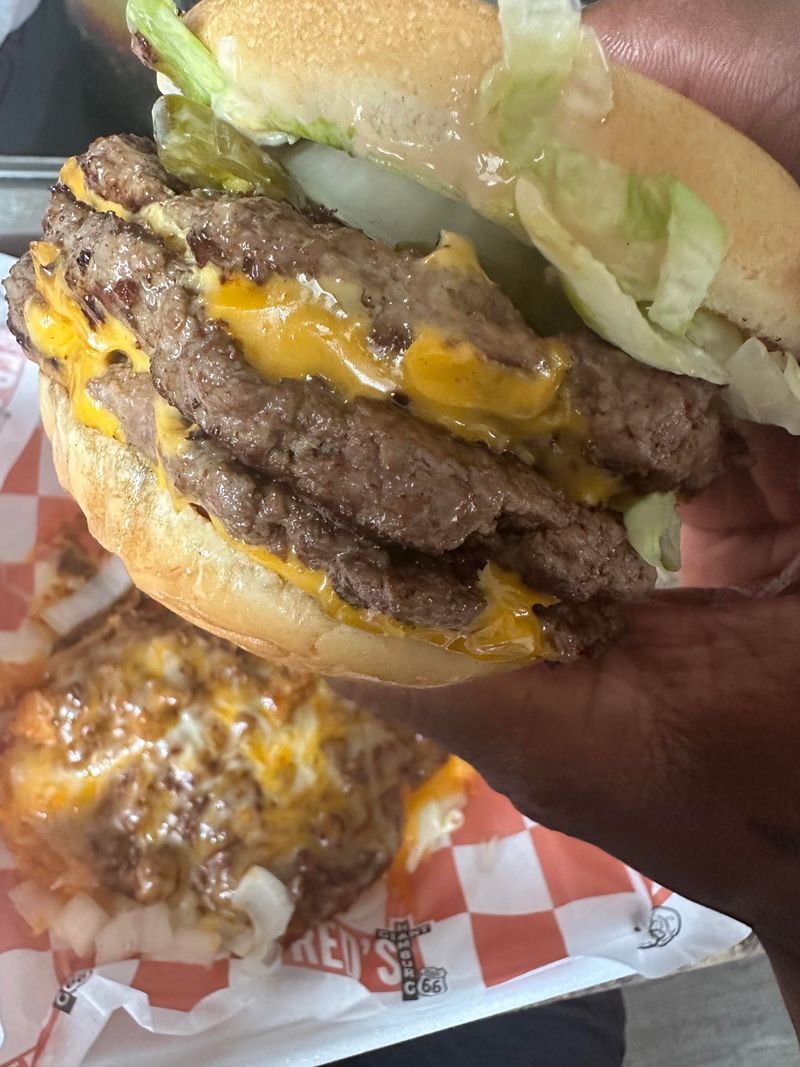 The Giant Cheeseburger Classic Perfection