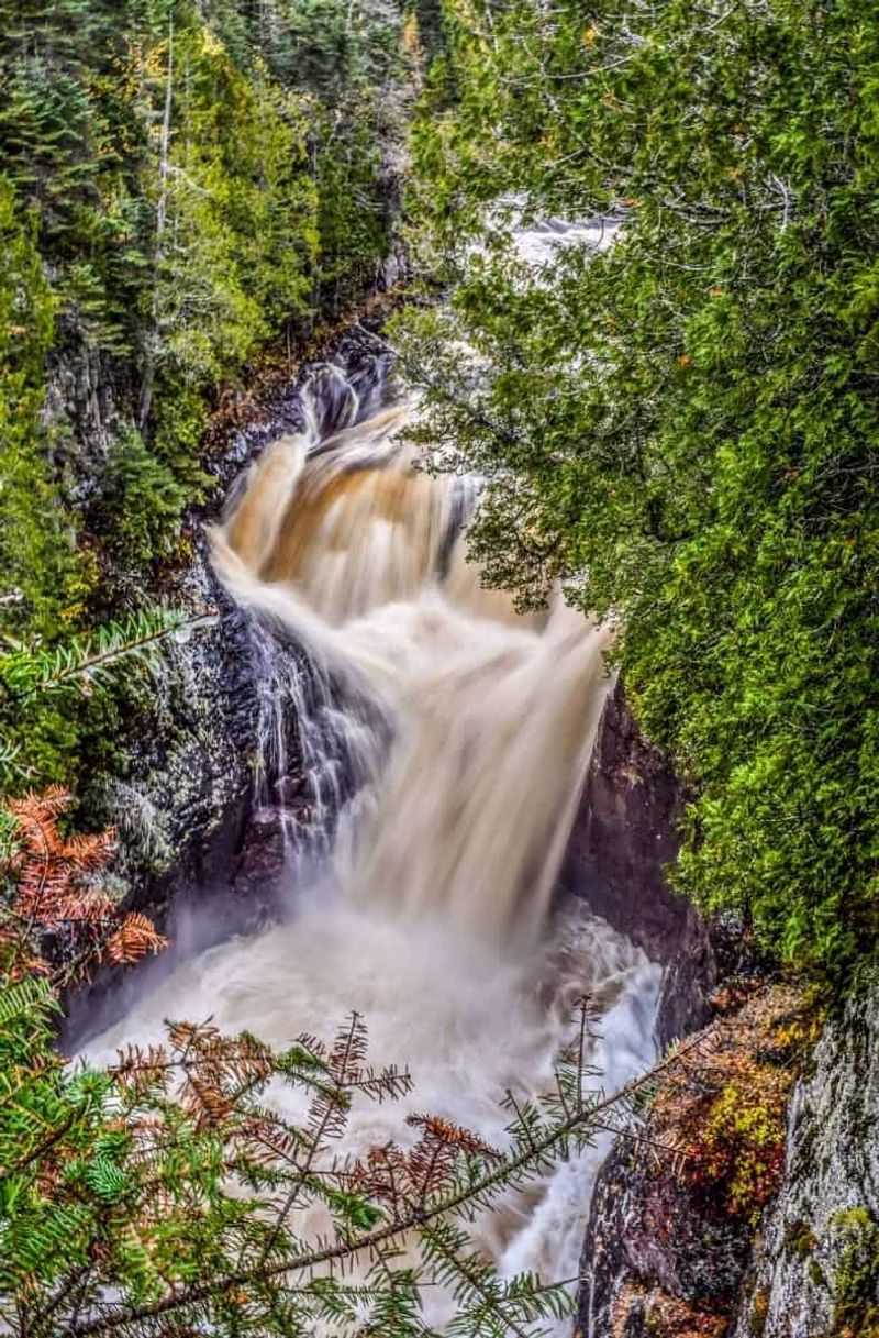 Devil's Kettle Falls