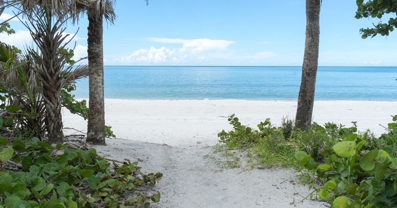 Vanderbilt Beach, Florida