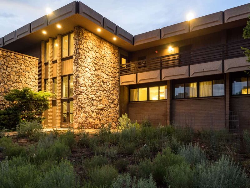 Thunderbird Lodge