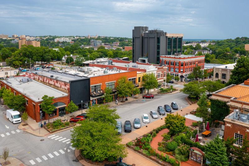 Fayetteville, Arkansas: Ozark Beauty with Economic Strength