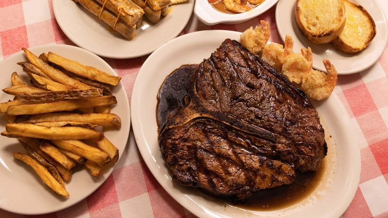 Mississippi: Doe’s Eat Place (Greenville)
