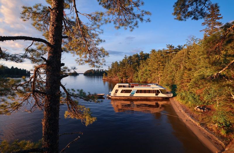 Navigate Over 500 Islands by Boat