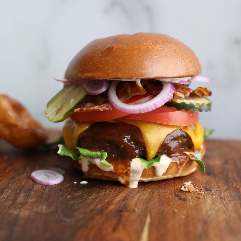 Montana – Huckleberry-Jam Bun PBJ Burger