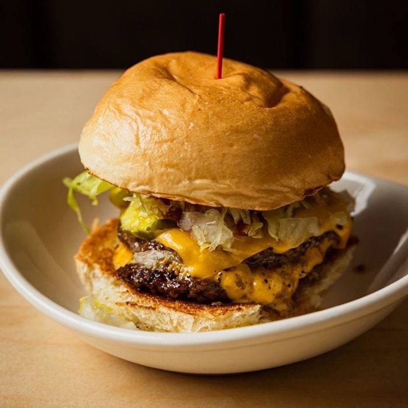 Nebraska – Traditional Cheeseburger