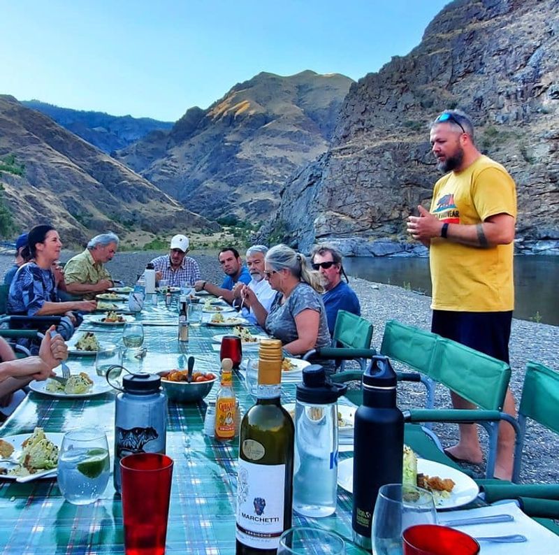 Gourmet Riverside Dining Experiences
