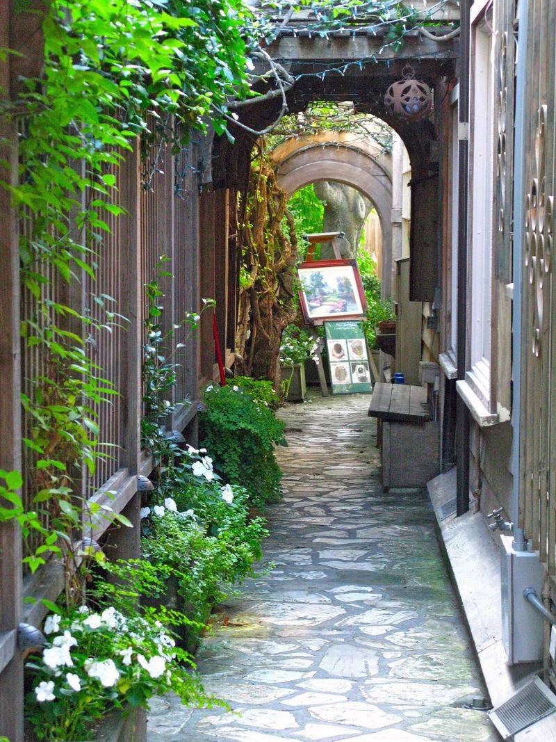 Secret Passageways and Hidden Courtyards