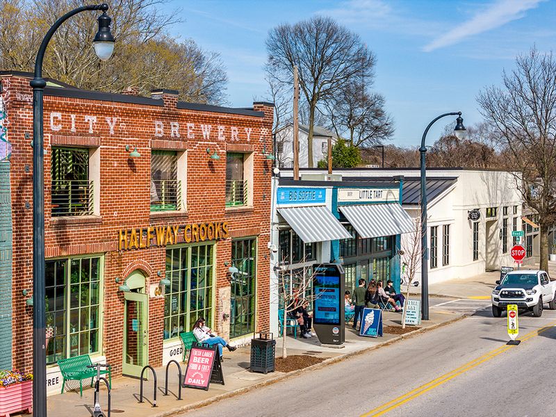 Cozy Cafés and Breweries Create Perfect Gathering Spots