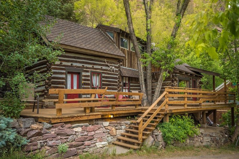 Cozy Mountain Lodging with Rustic Charm