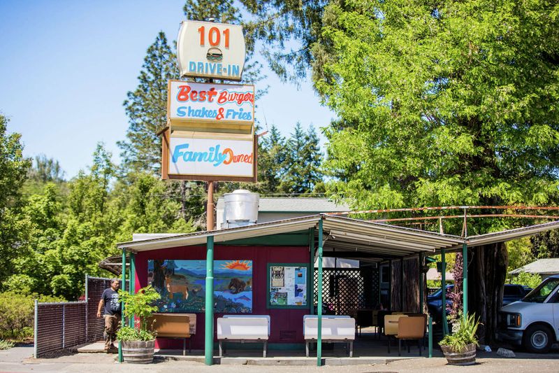 101 Drive-In – Willits