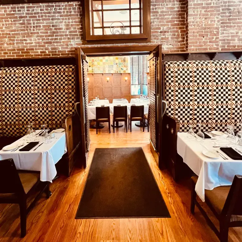 Rhode Island: Mill’s Tavern