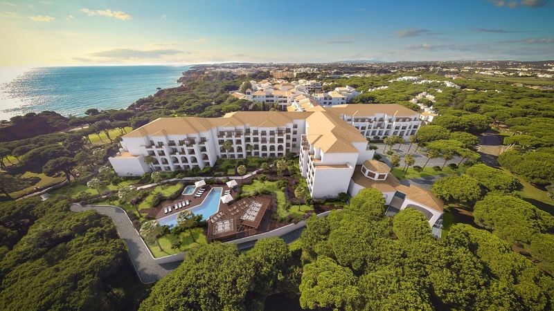 Pine Cliffs Ocean Suites (Algarve) – Cliffside Luxury Excellence