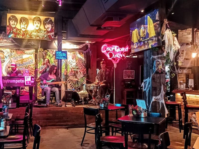 Buffa's Lounge (📍 1001 Esplanade Ave) – Dive bar with late-night jazz jams