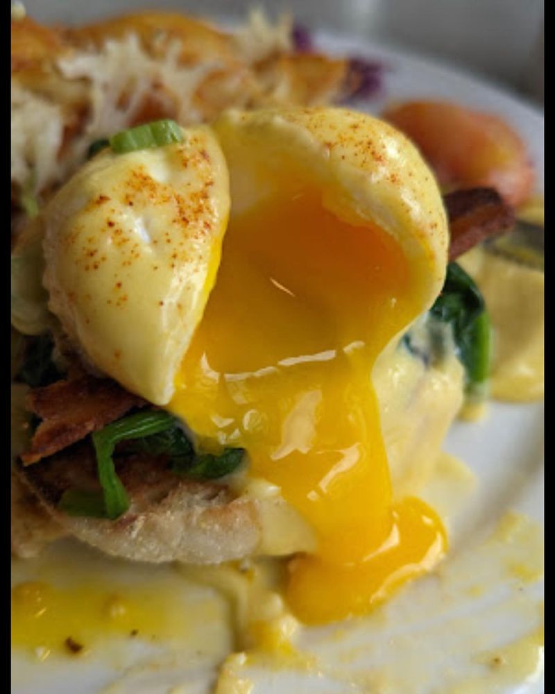 Glo's Café: Benedict Bliss on Capitol Hill