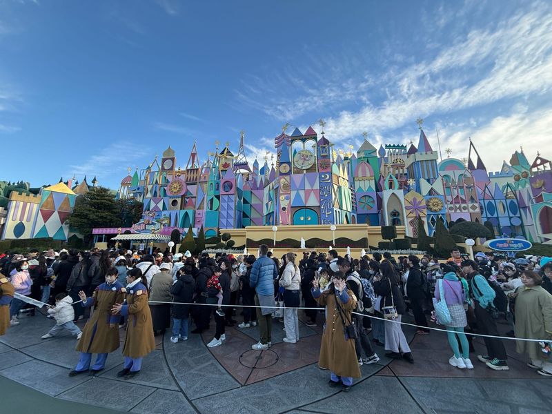 Crowded: It's a Small World
