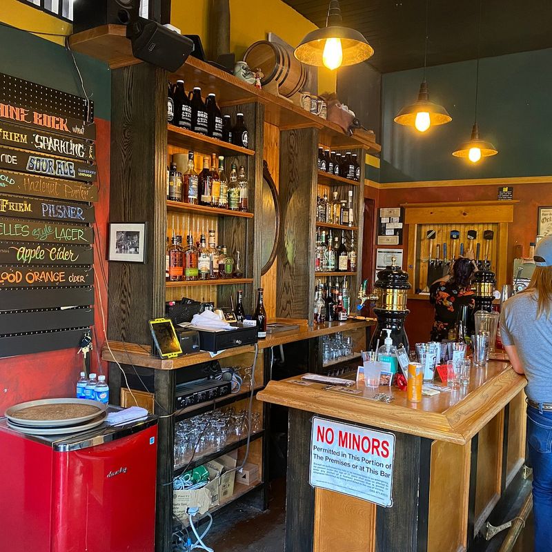 Mitchell – Painted Hills Saloon & Brewery