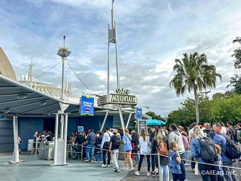 Crowded: Space Mountain