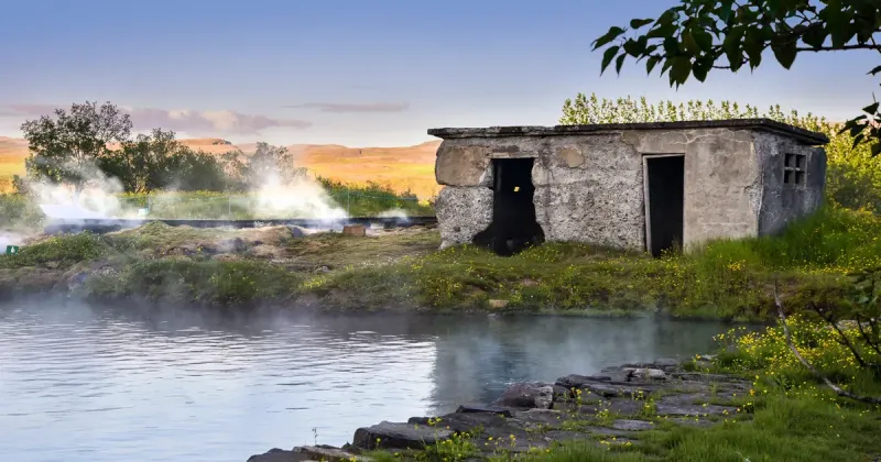 Secret Lagoon, Fludir
